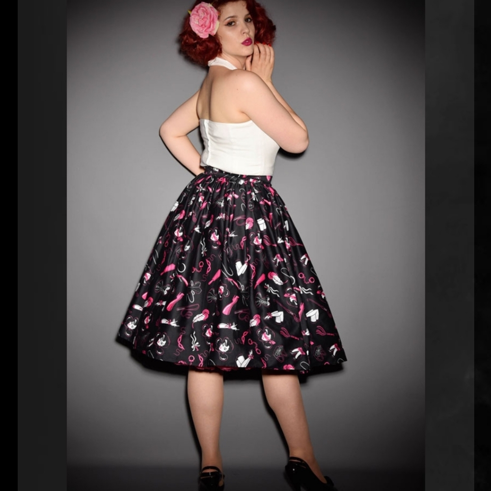 ISO Micheline Pitt Fetish Dress or Skirt in 4xl - Picture 4 of 8